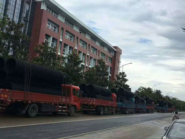 HDPE雙壁波紋管裝車發往山東